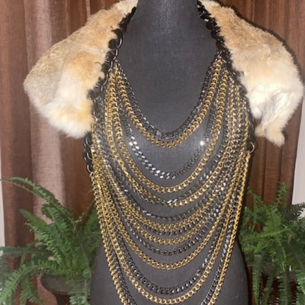 Foxy Layered Neckkvest